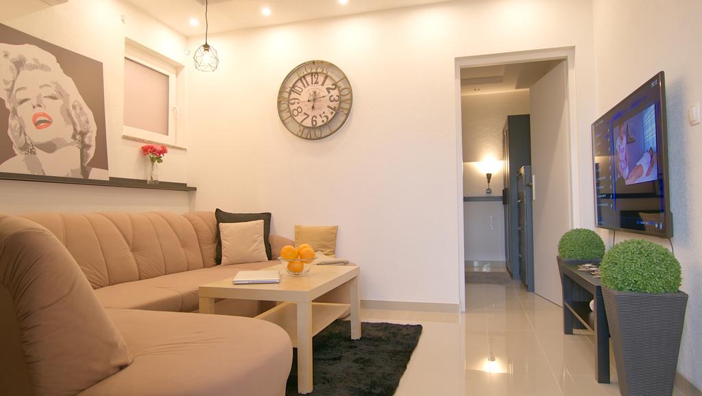 Apartment Larus วีร์ ภายนอก รูปภาพ